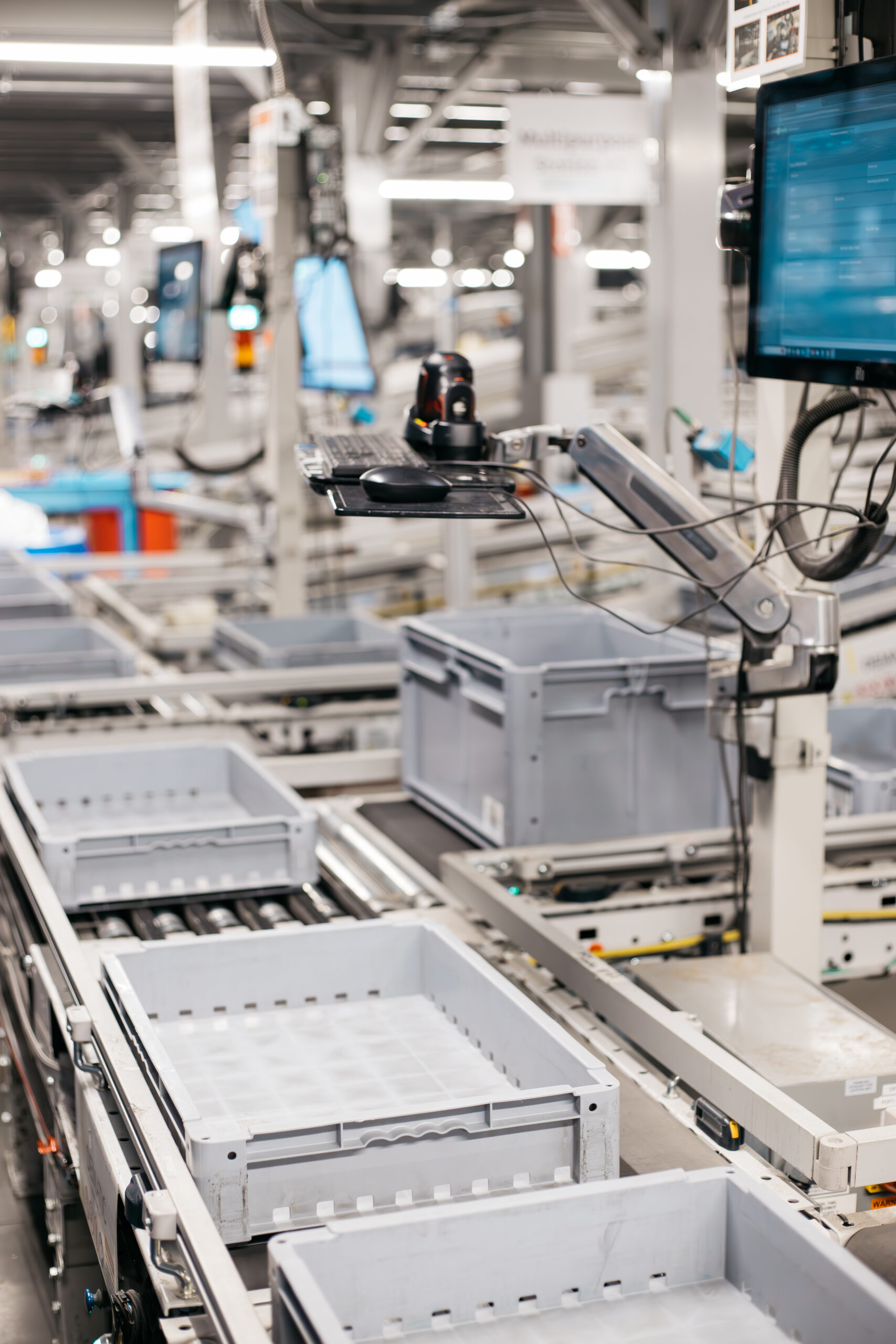 Industrial shipping crate optimized for supply chain efficiency.